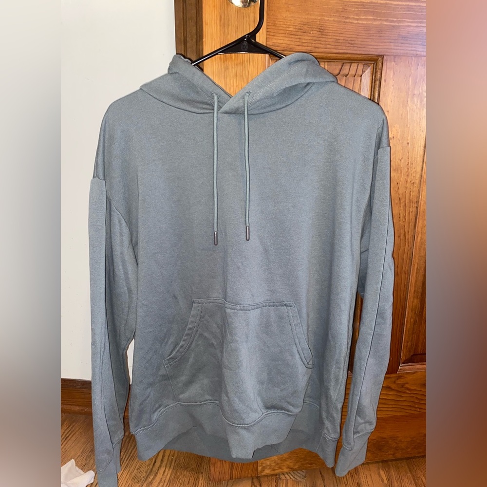 🚨blue/gray hoodie